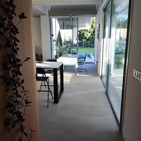 Vela De Falucho Willa